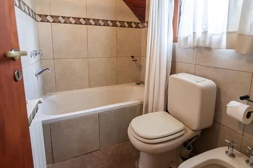 Baño completo con bañera
